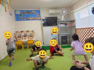 ８月リトミック　かに